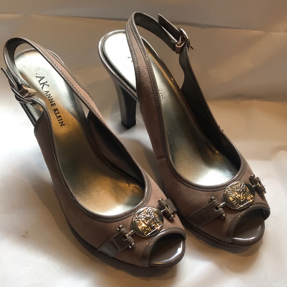 Anne Klein iFlex Taupe Peep-Toe platform Slingback Heels w:/AK sig Lion 8.5 NIB